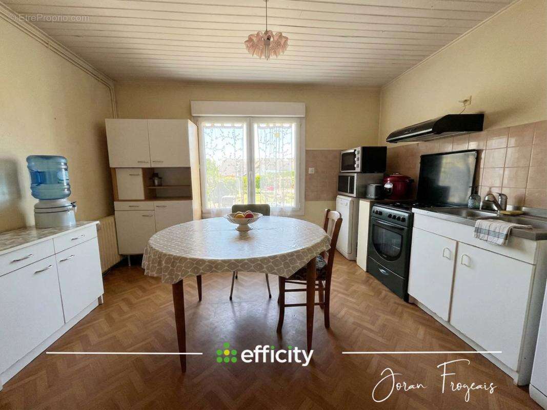Maison 97 m² à Parce  - photo 4