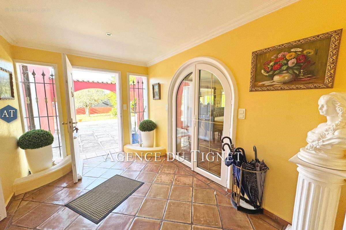 Maison à SAINT-CEZAIRE-SUR-SIAGNE