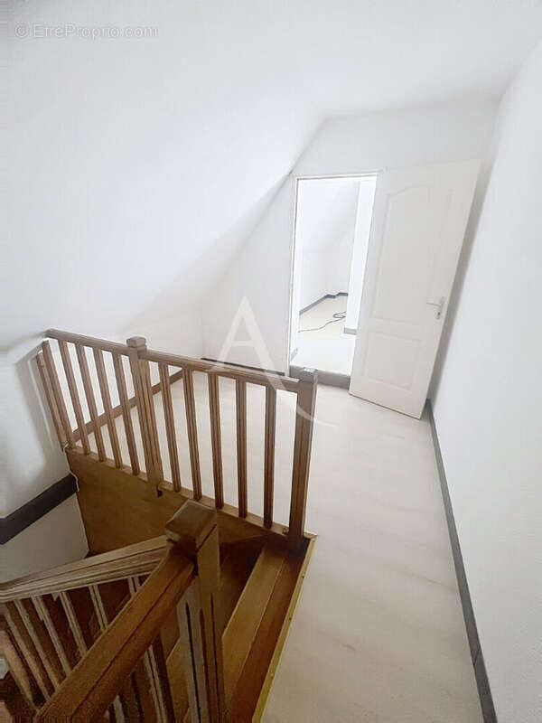 Une maison pleine de caractère, idéale pour les amoureux de la pierre et de la nature. - photo 9