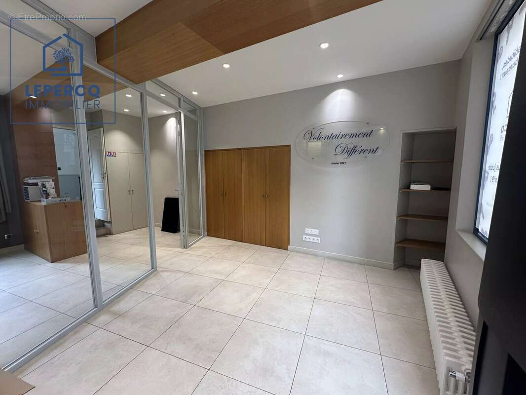 LOCAL rénové  - 163 m2 - Villers-Cotterêts - Vitrine sur rue ! - photo 6