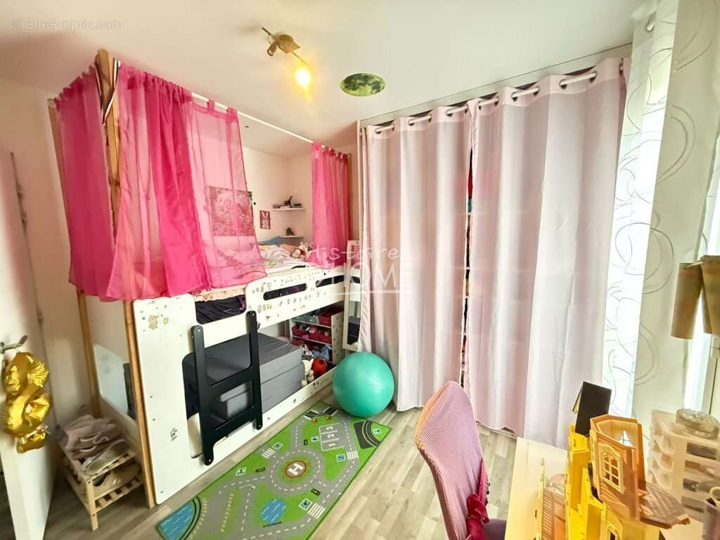 Appartement à VERNEUIL-L'ETANG