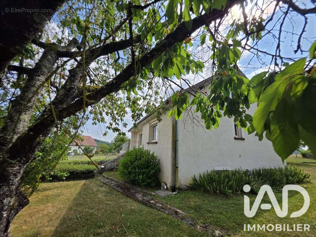 Maison 96 m² à Anchenoncourt-Et-Chazel  - photo 4