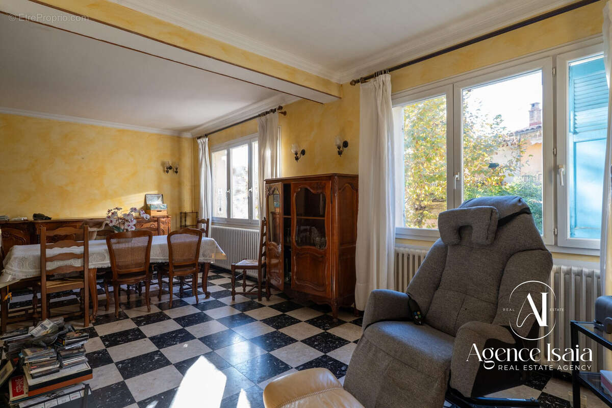 Maison à BORMES-LES-MIMOSAS