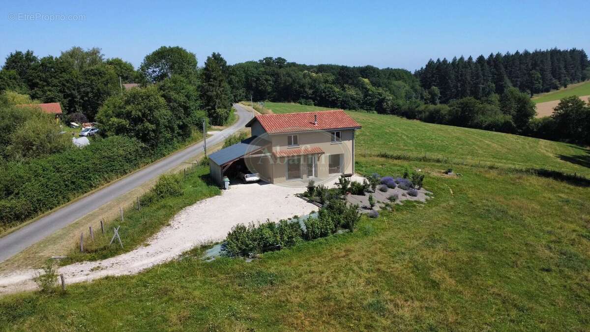 Maison à MONLEON-MAGNOAC