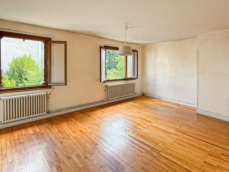 Maison à vendre 6 pièces GEX (01) - photo 8