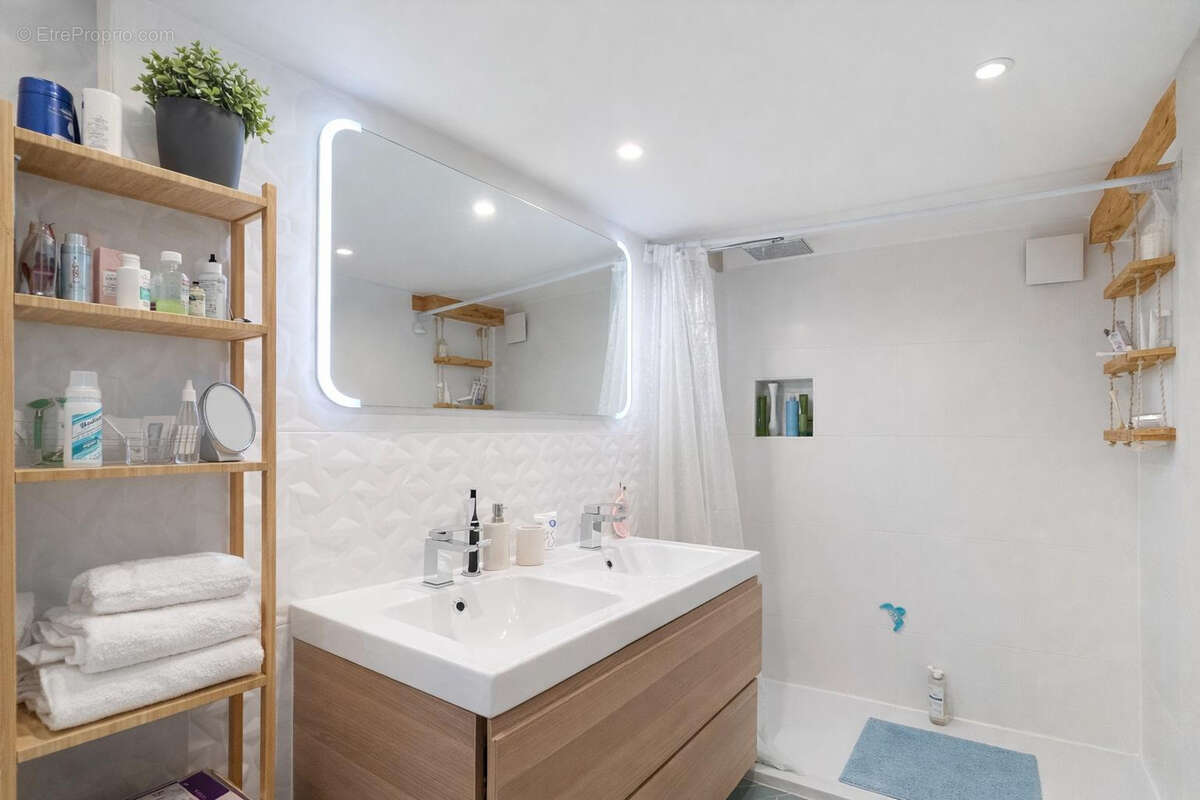 Appartement à MARSEILLE-6E