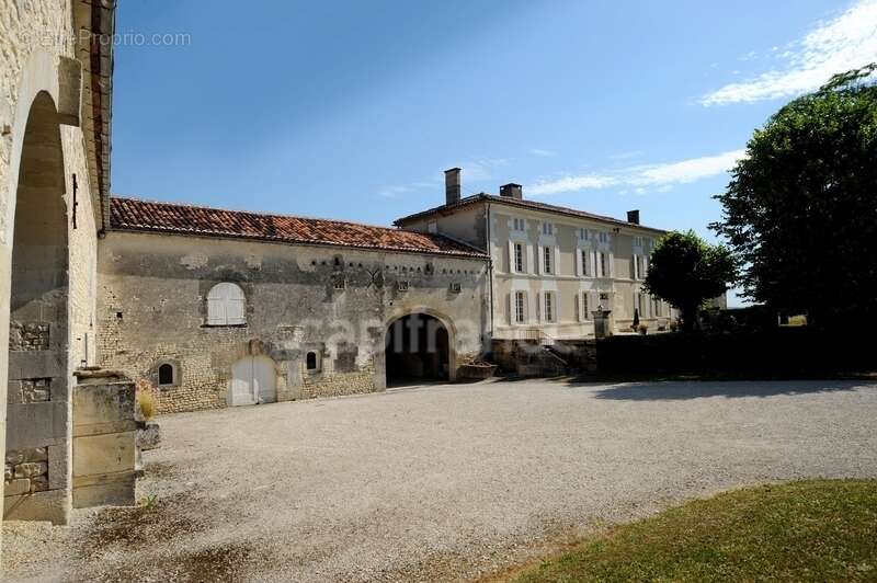 Propriete à vendre 8 pièces COGNAC (16) - photo 5