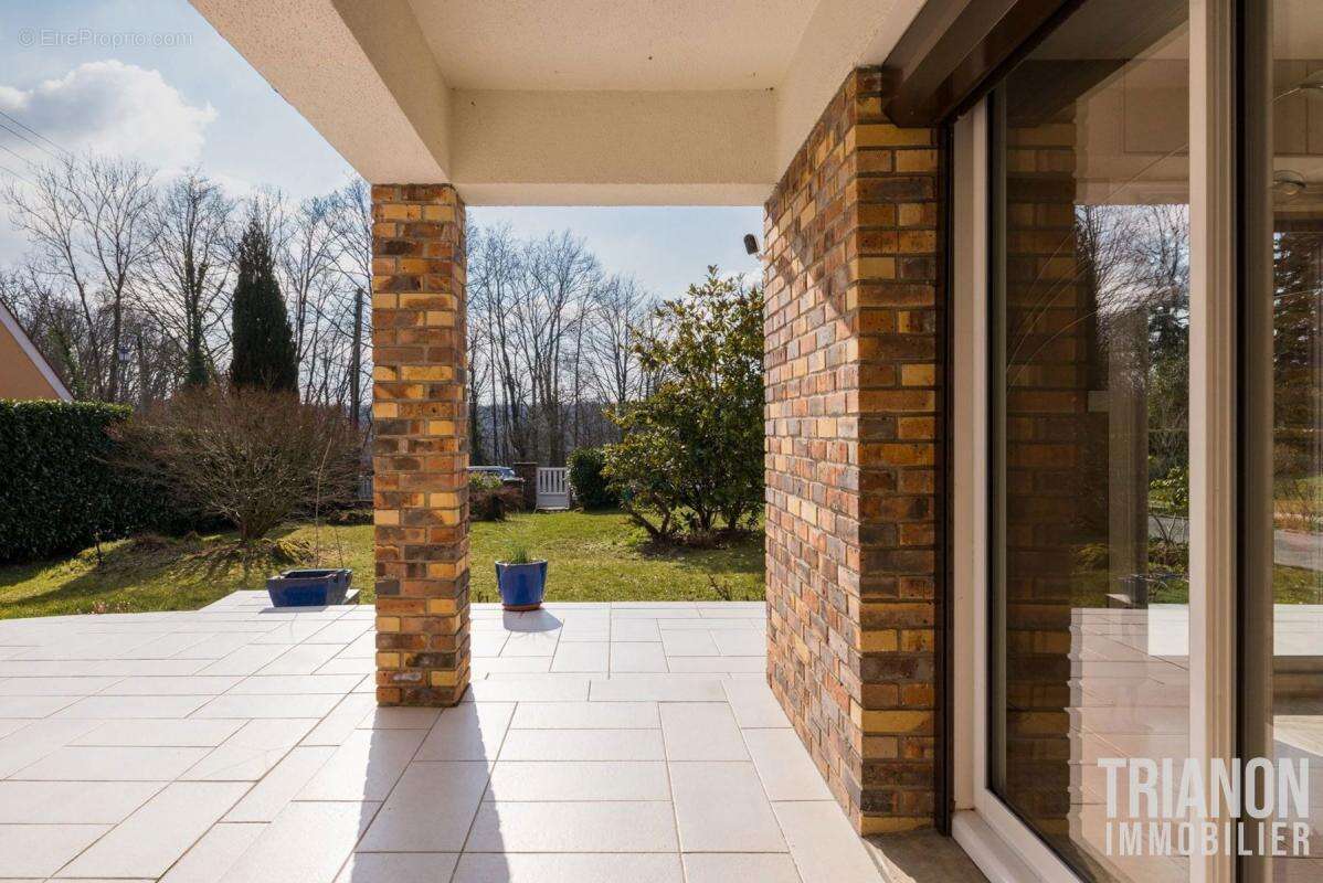 Maison à LE MESNIL-SAINT-DENIS