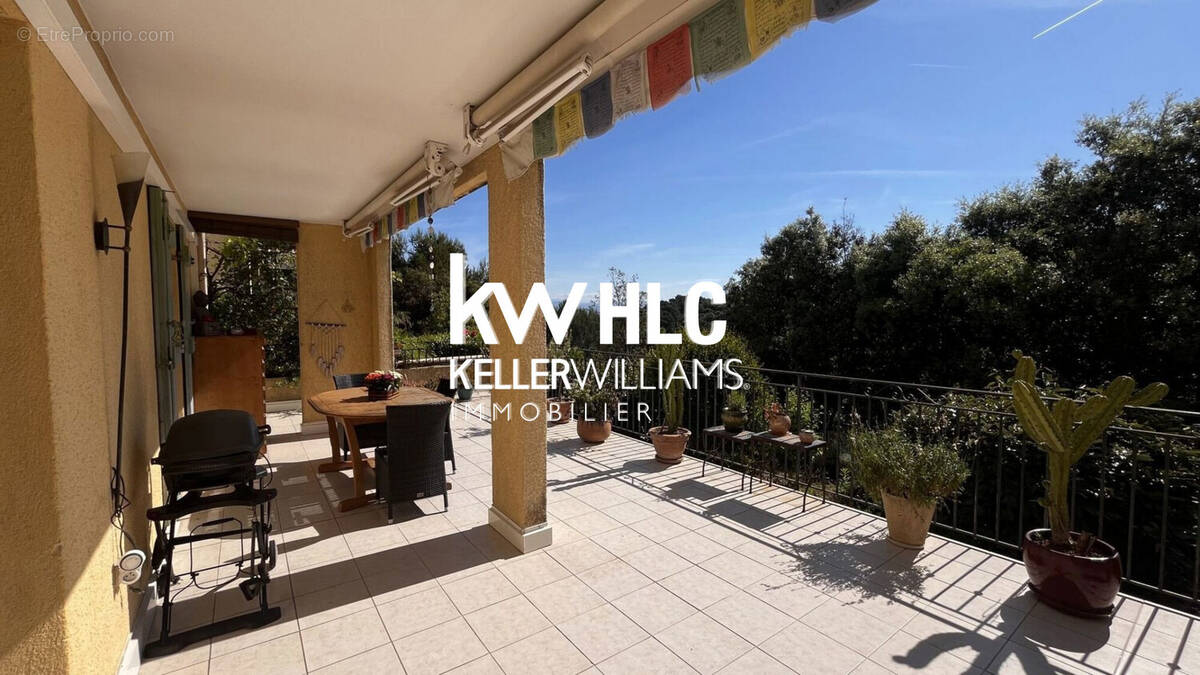 Appartement à MOUGINS