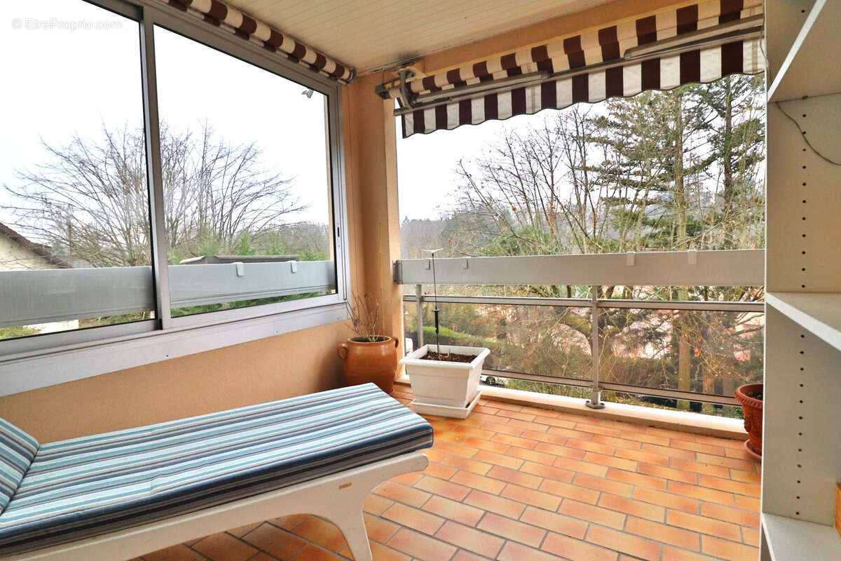 Appartement à CHARBONNIERES-LES-BAINS