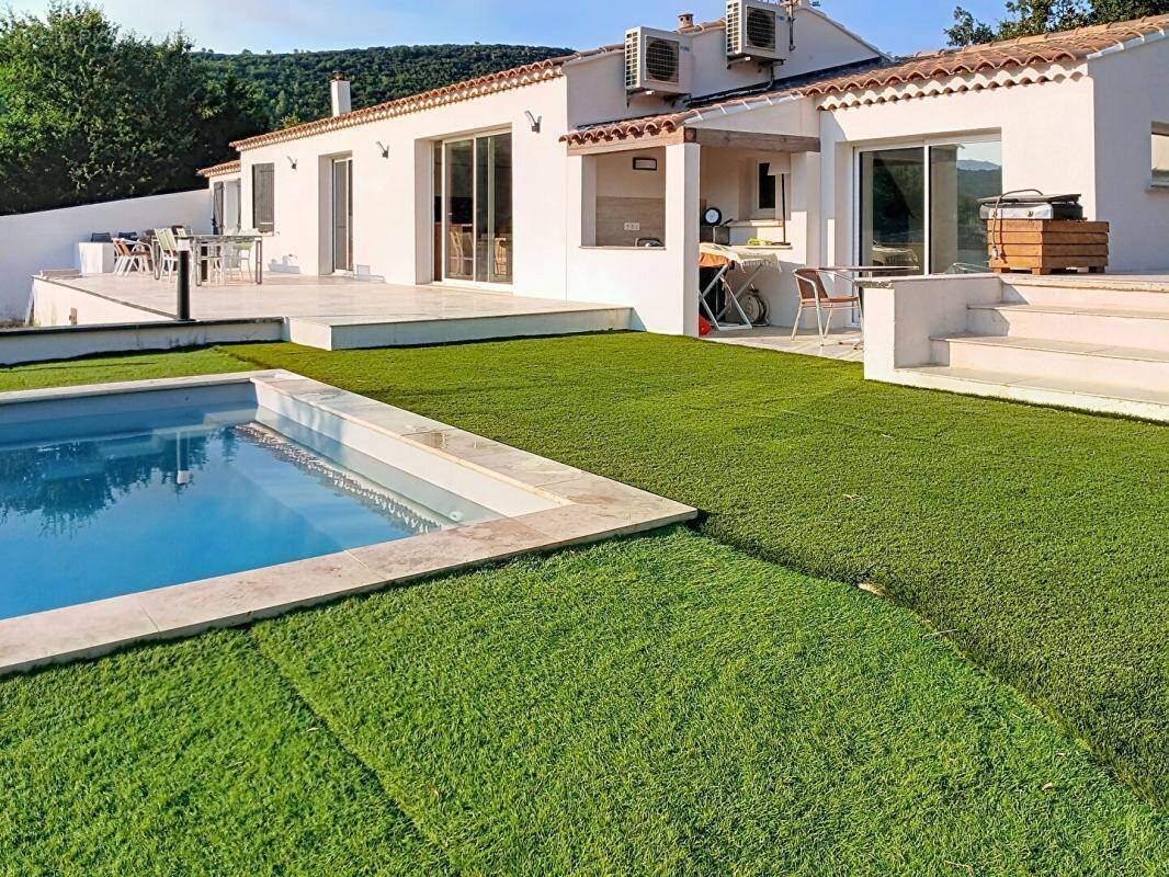 Villa T6 avec piscine et terrain de 1241m² - Sainte-Anastasie-Sur-Issole - photo 1