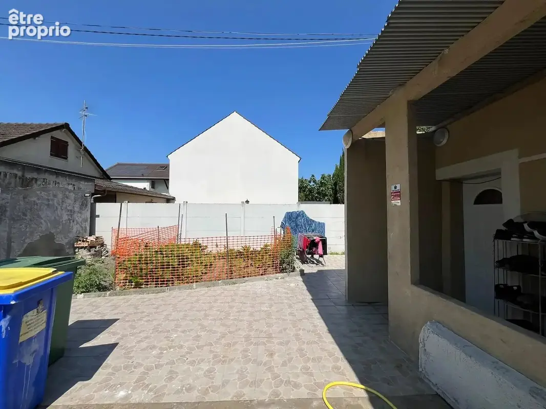 DRANCY CENTRE : Maison de ville en arrière-cour, calme absolu et grand jardin - photo 2