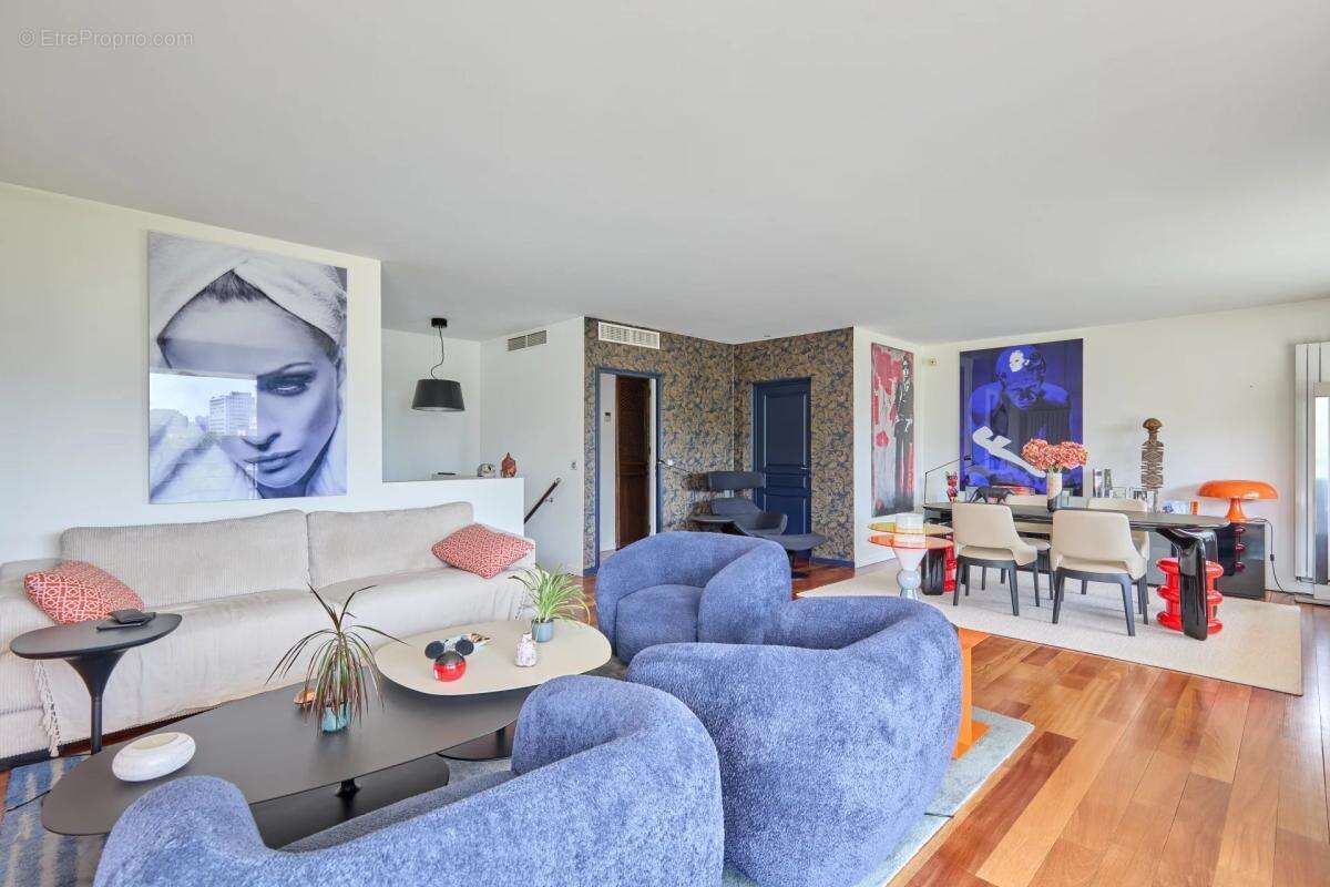 Appartement à PARIS-16E