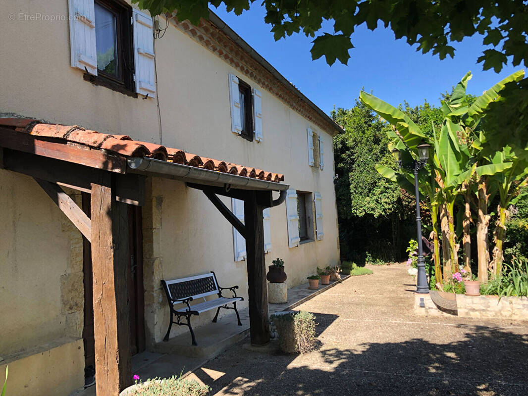 Maison à VIC-FEZENSAC