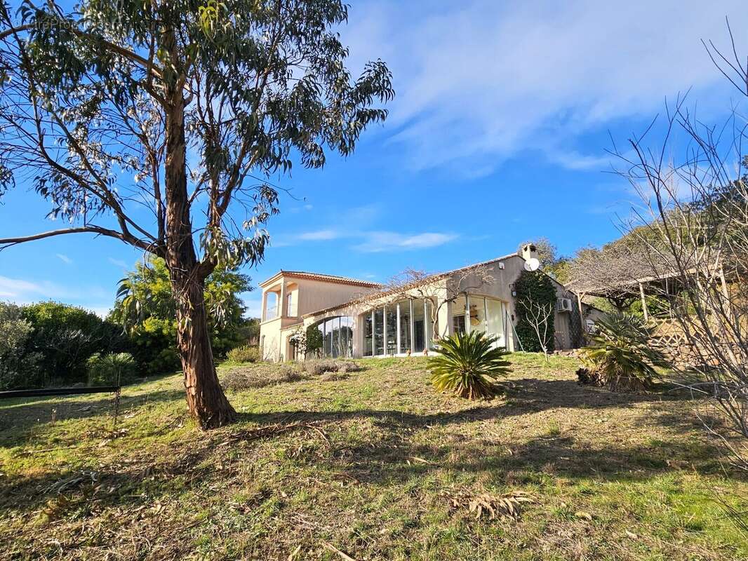 Maison à MONTESQUIEU