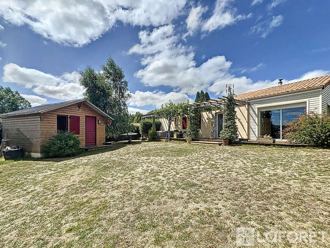 Maison à MONTREVAULT