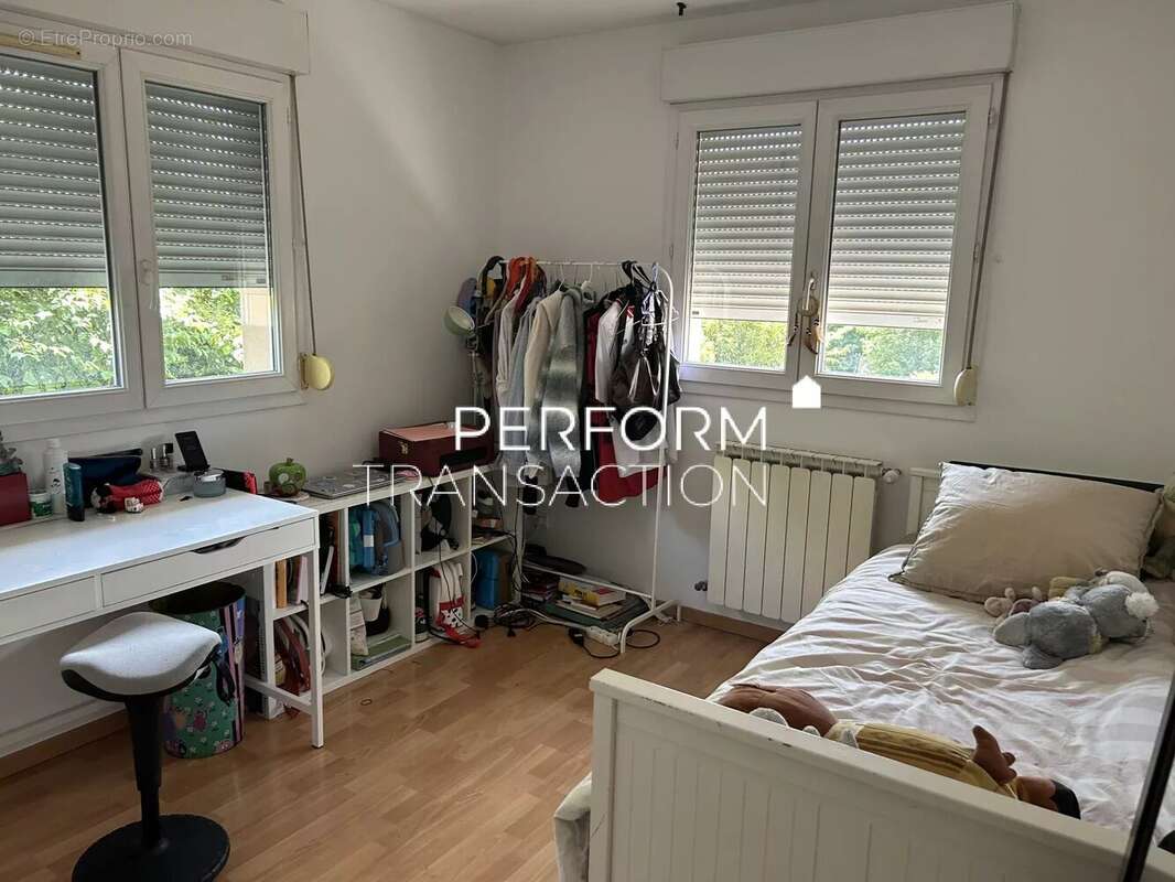 Maison à SAINT-NAZAIRE-LES-EYMES