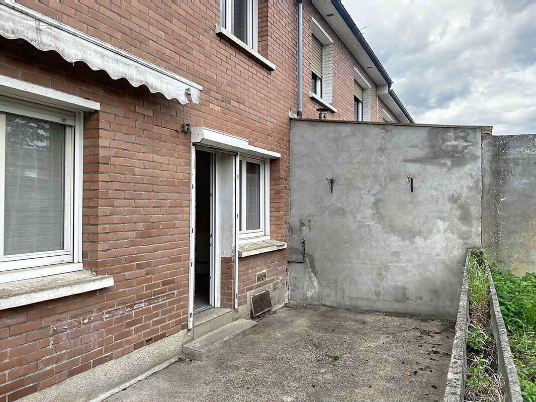 Maison à DOUCHY-LES-MINES