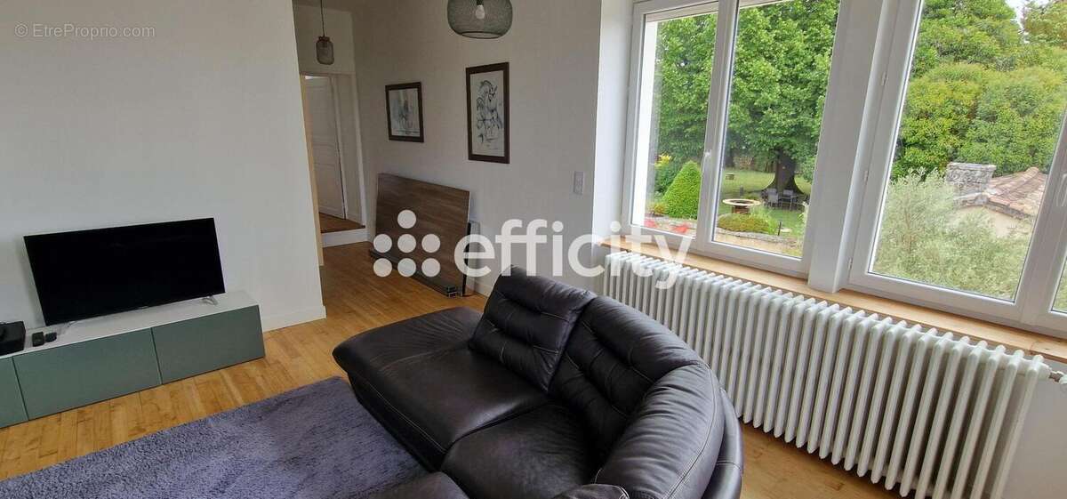 Maison à SAINT-GENIS-D&#039;HIERSAC