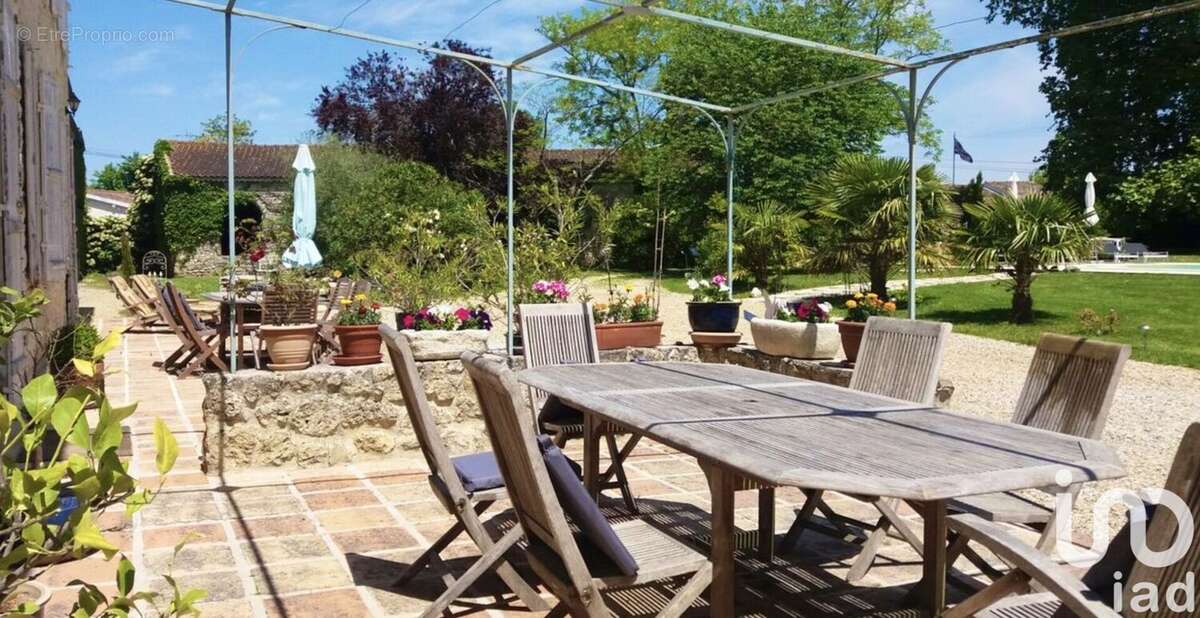 Maison 540 m² à Lesparre-Medoc  - photo 3