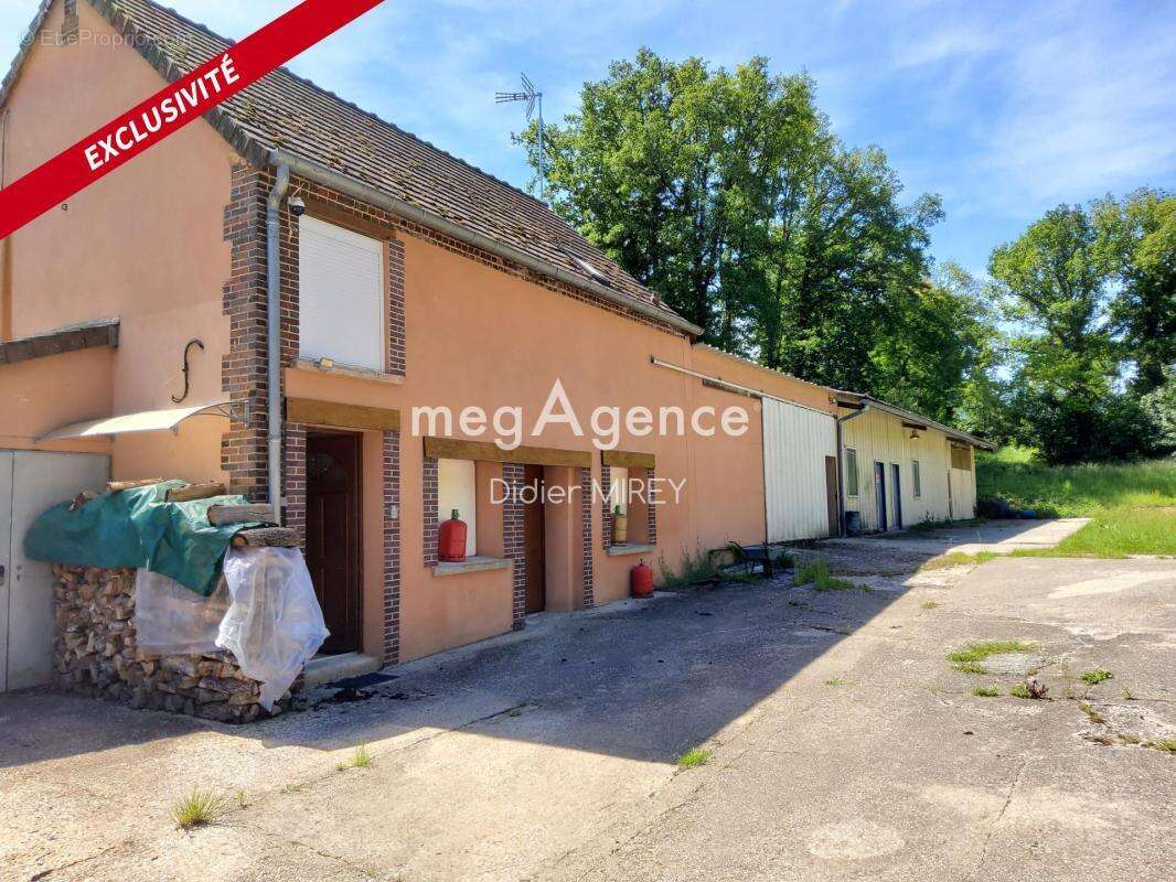 Propriété 10 pièces avec dépendances, grand terrain - photo 2