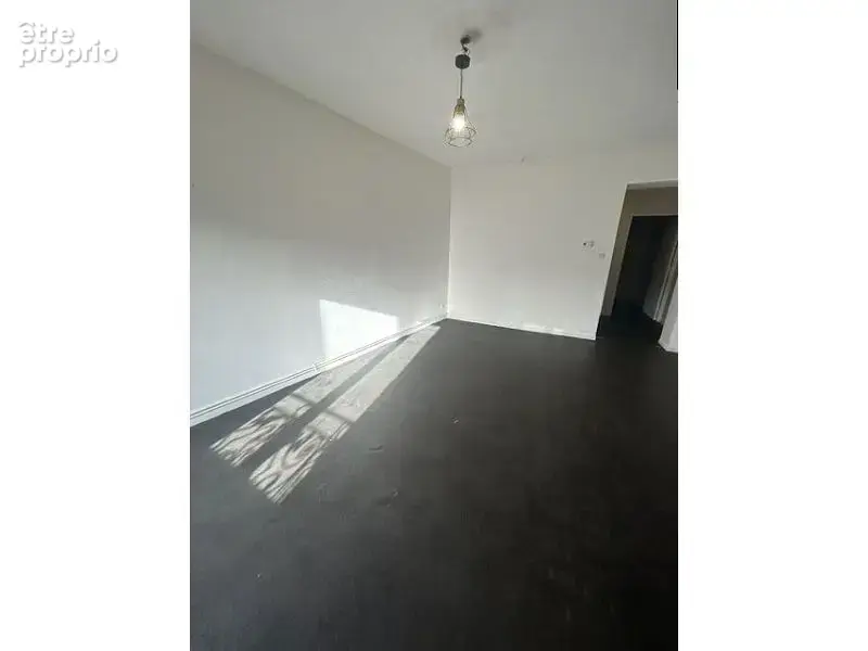 Appartement à LE CHAMBON-FEUGEROLLES