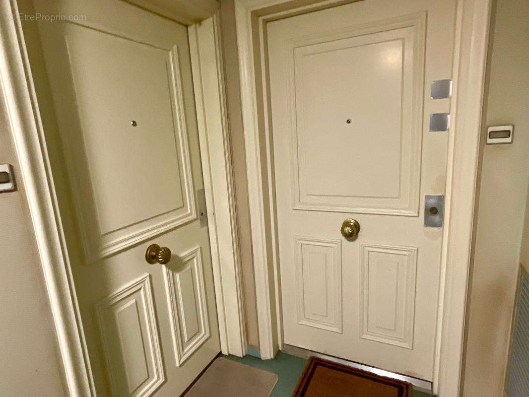 Nice centre / grand studio/ F1 / neuf/ équipé / balcon / cave - photo 15
