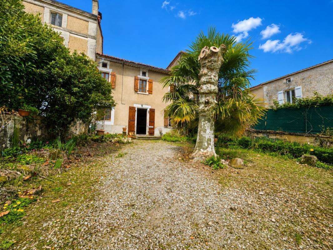 Maison 151 m² à Ruelle-Sur-Touvre  - photo 15