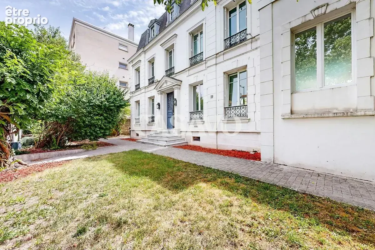 Vente Maison 9 pièces de 330m² - 94120 Fontenay-sous-Bois - photo 1