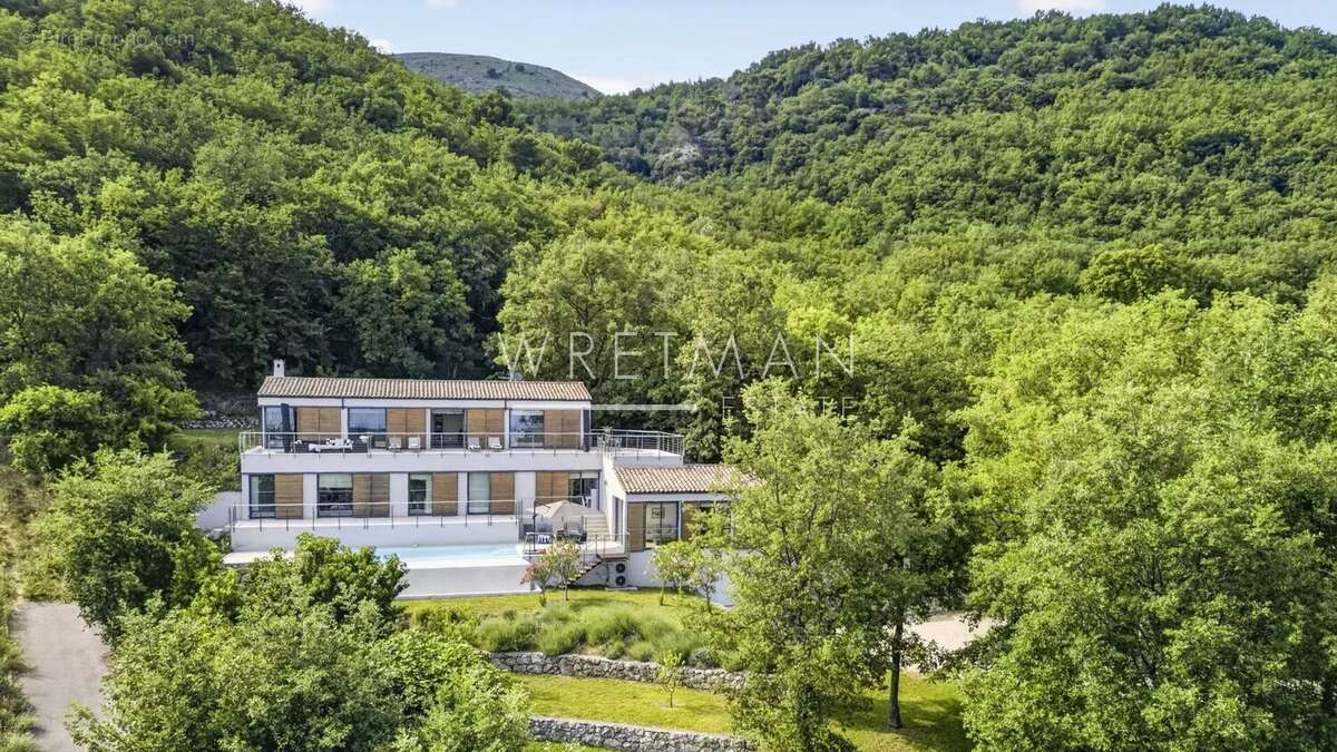 Maison à TOURRETTES-SUR-LOUP