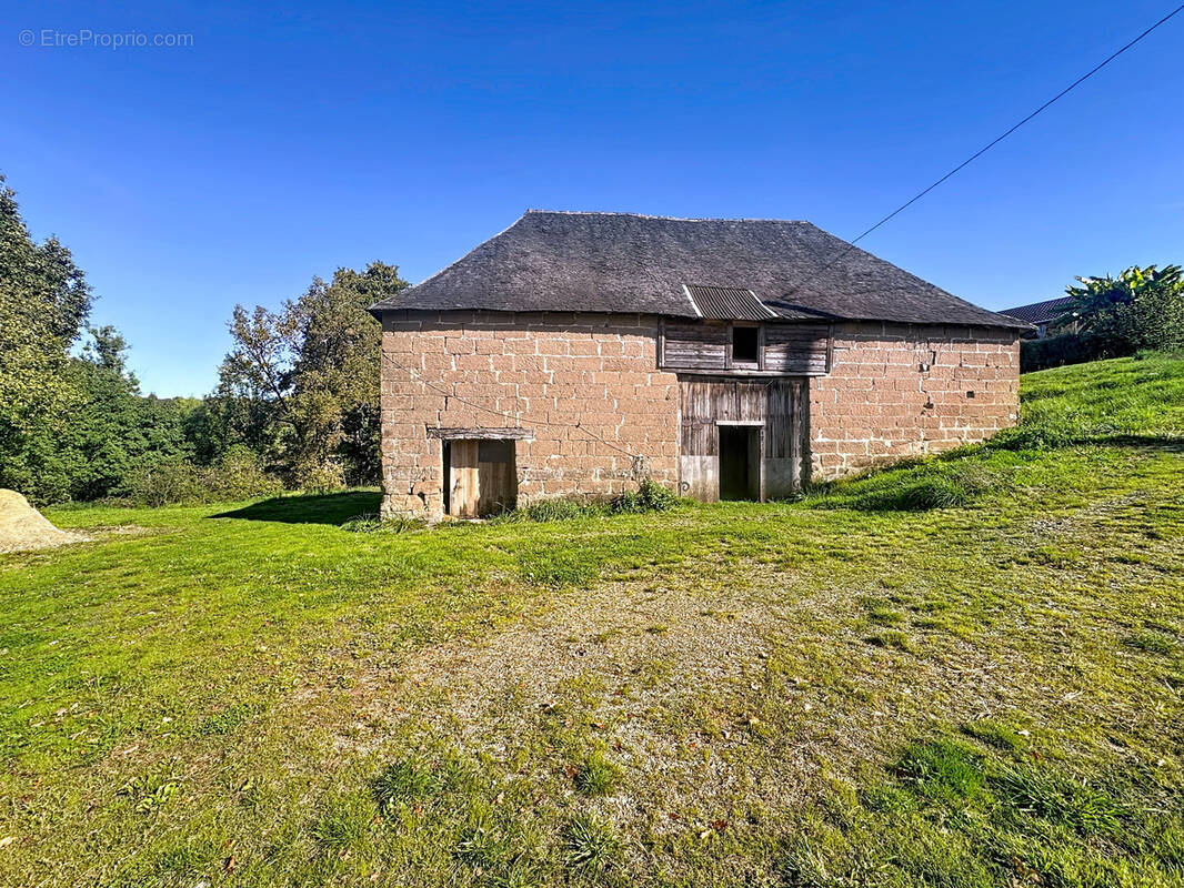 Maison à SAINT-CYR-LA-ROCHE