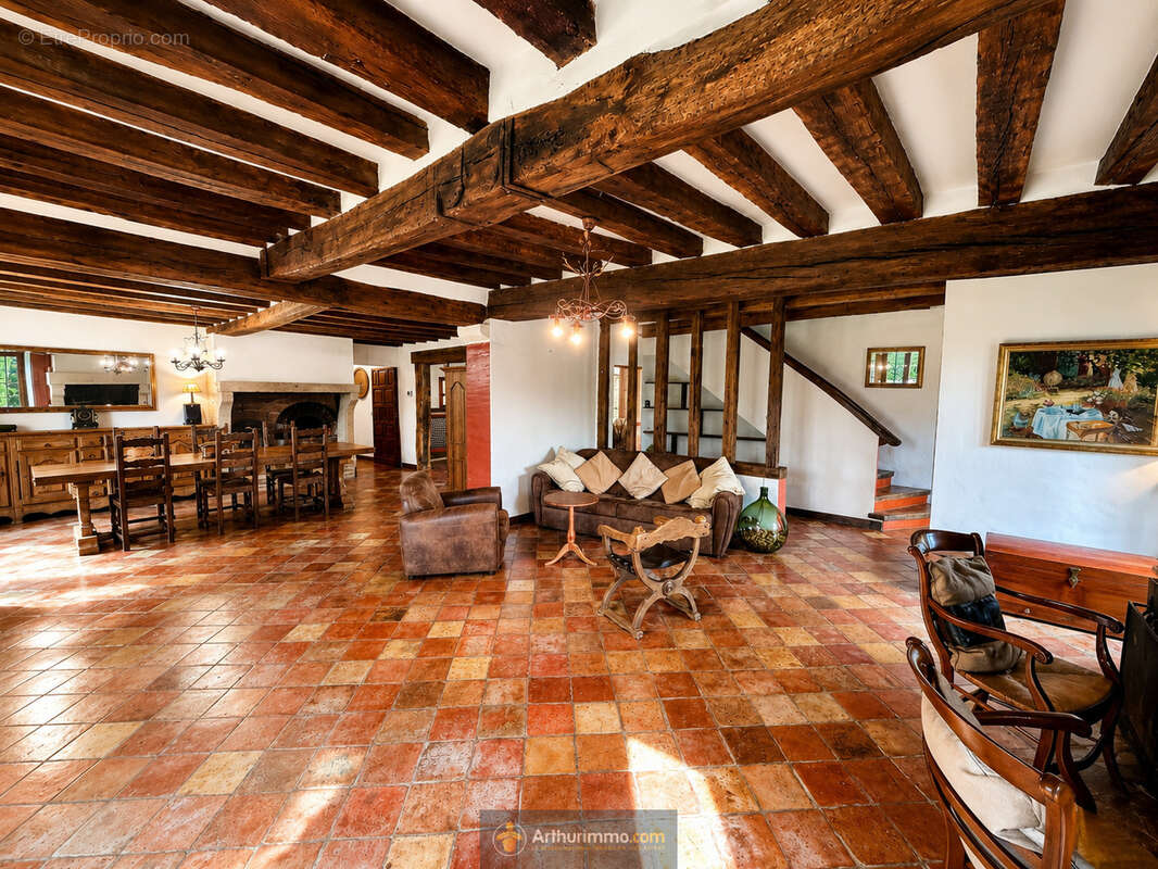 Maison à CRECY-LA-CHAPELLE