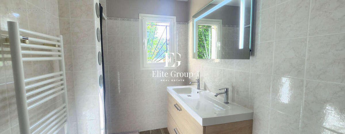 Maison à SAINT-CHAMASSY