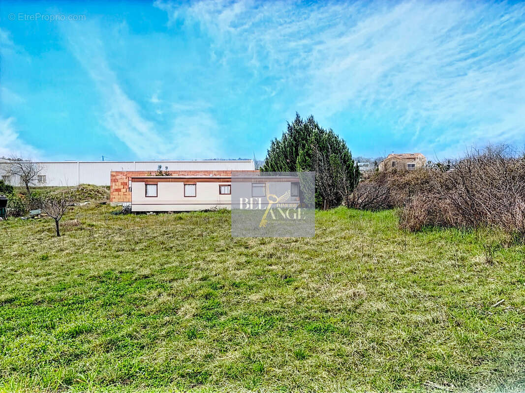 Terrain à SAINT-SERNIN