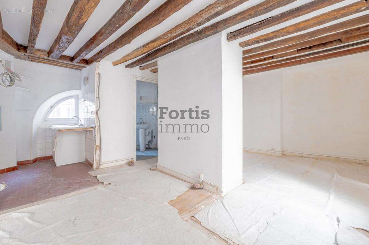 Appartement à PARIS-3E