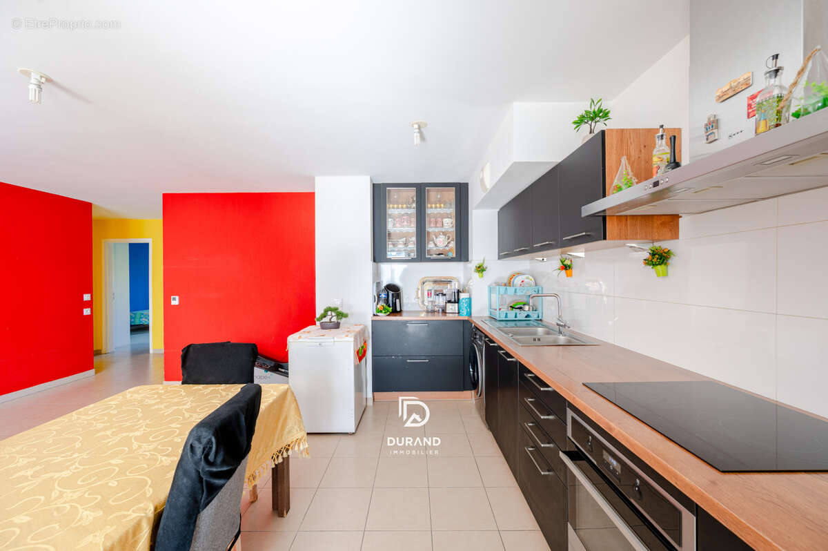 Appartement à MARSEILLE-3E