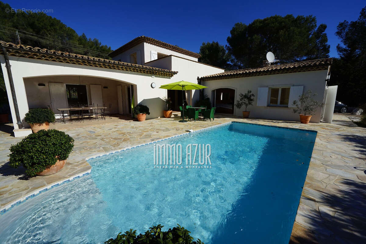 Maison à TOURRETTES-SUR-LOUP