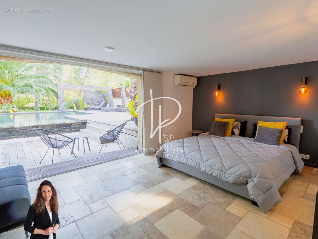 VILLA 8 pièces - 291 m2 - Piscine - Garage double - photo 15