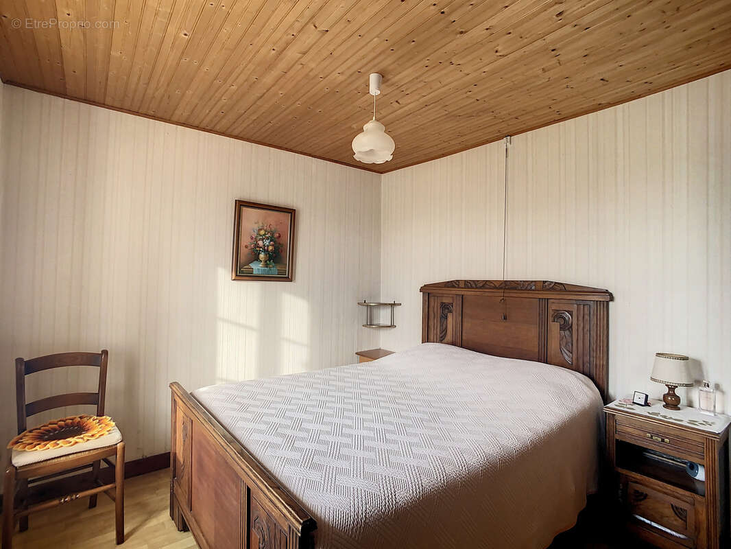 Maison à LES MOITIERS-D'ALLONNE