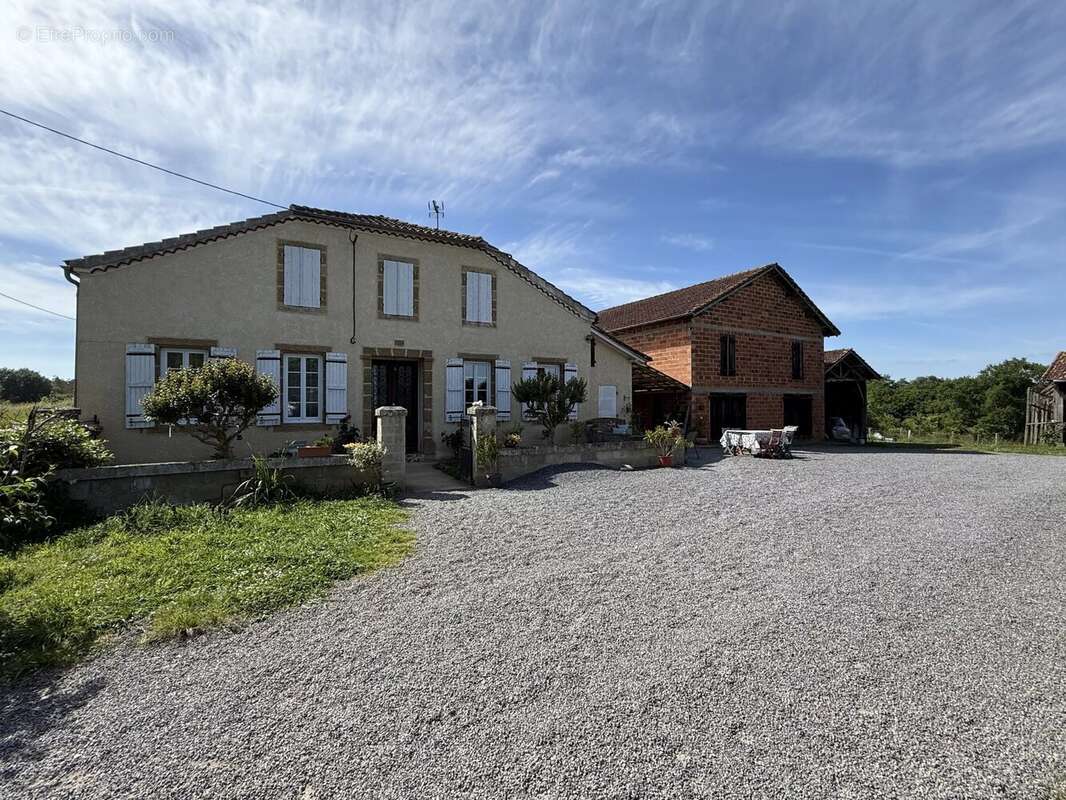 Maison à LAUJUZAN