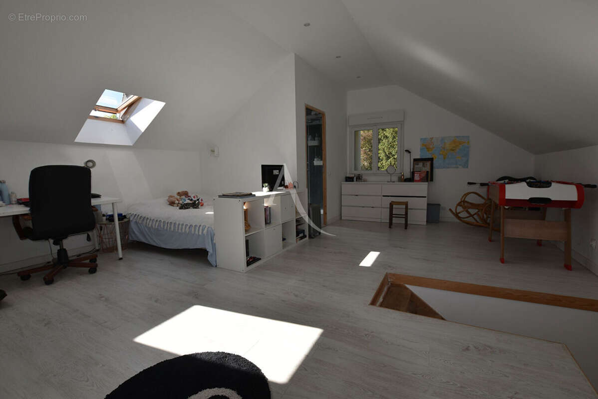 Maison à VARENNES-JARCY