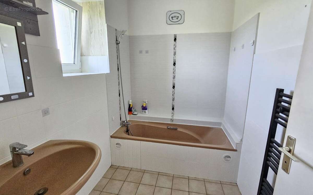 Maison de campagne habitable immédiatement avec ses combles - photo 10