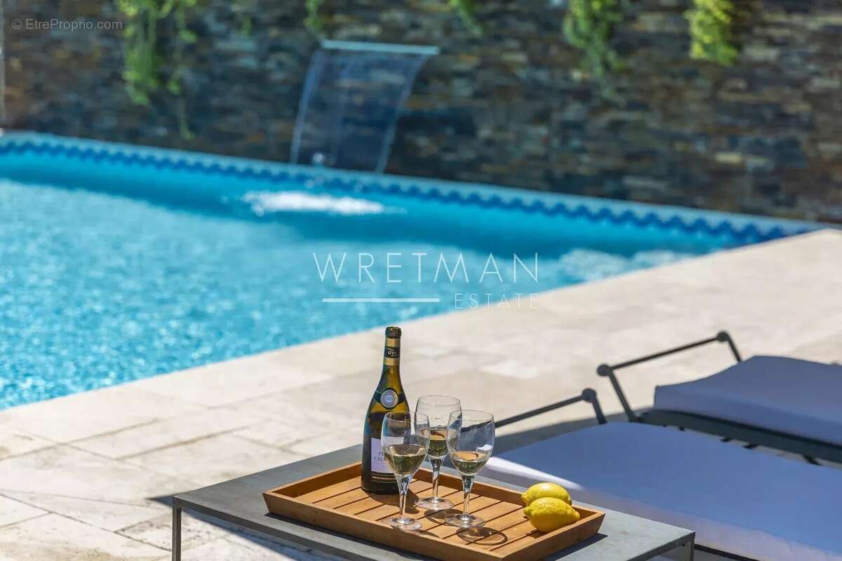 Maison à CHATEAUNEUF-GRASSE