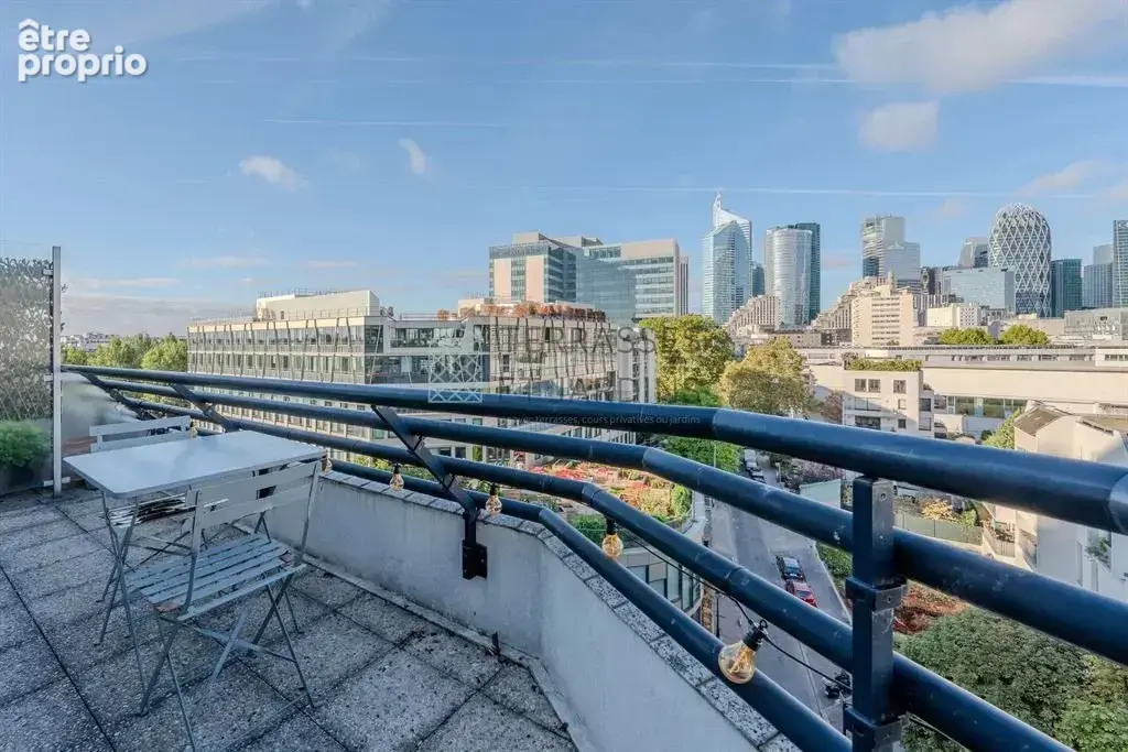 Appartement à COURBEVOIE