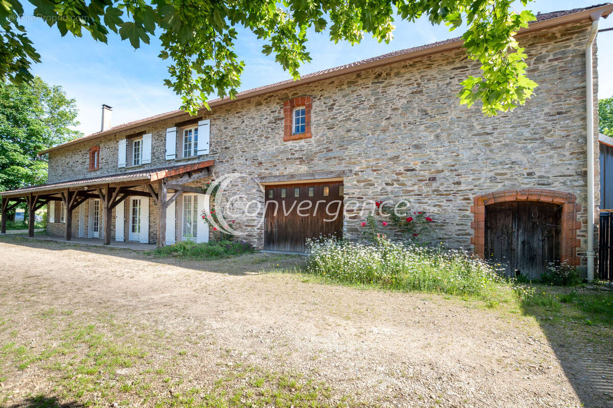 Maison à SAINT-YRIEIX-LA-PERCHE