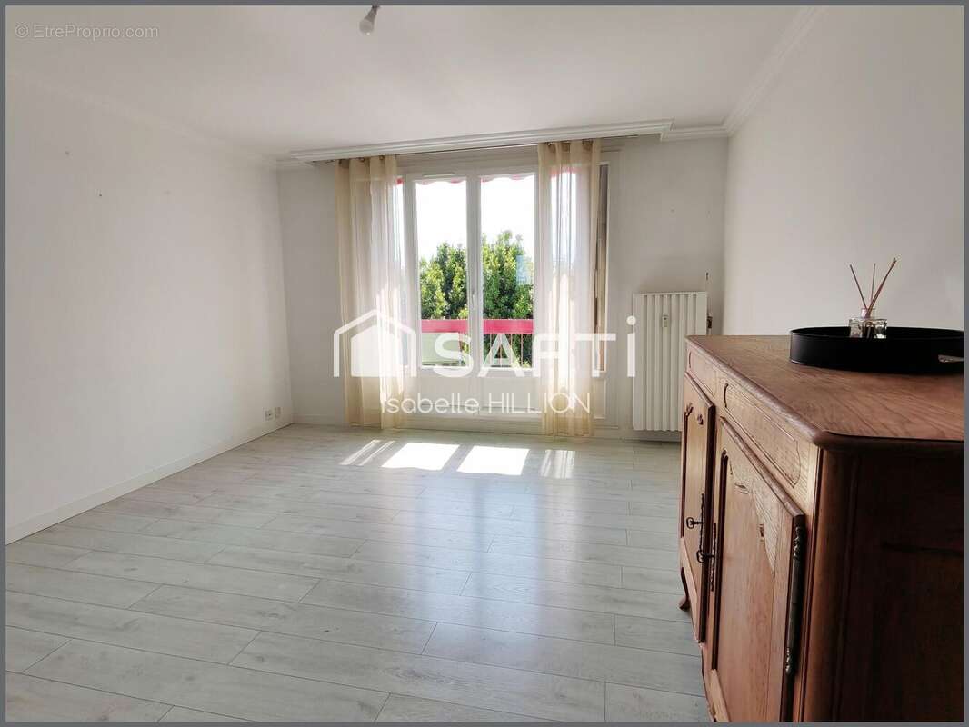 Photo 2 - Appartement à MARGNY-LES-COMPIEGNE