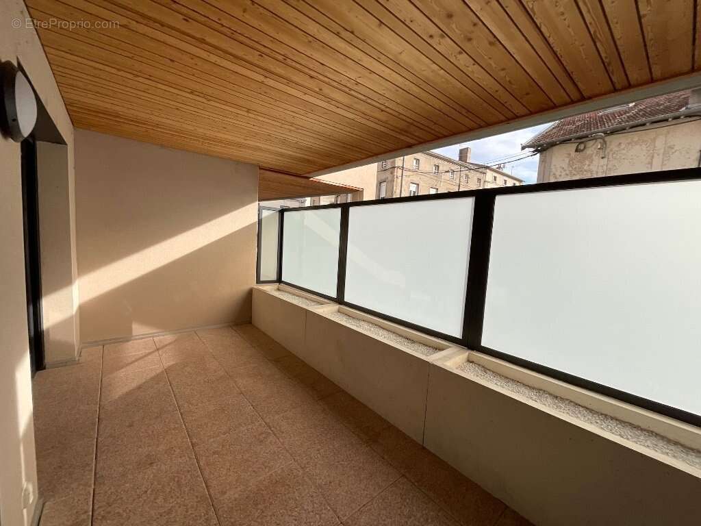 Appartement à SAINT-JUST-SAINT-RAMBERT