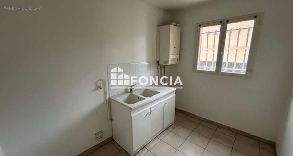 Maison à ENTRAIGUES-SUR-LA-SORGUE