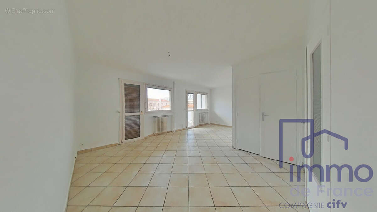 Appartement à SAINT-ETIENNE
