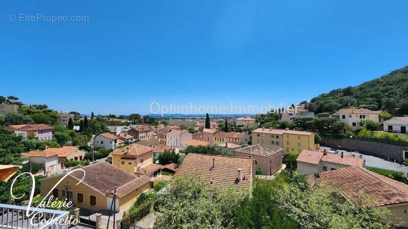 Appartement T3  dernier étage avec vue mer à Hyères  – Deux terrasses, parking et cave 83400 - photo 2